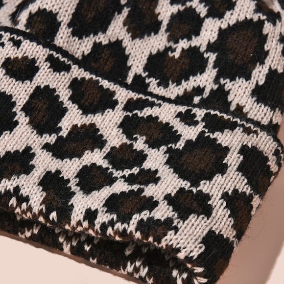 HP💝Bundle of 3 leopard beanie with pom - Picture 4 of 4